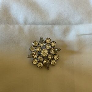 La Rel signed Vintage Clear Crystal  Brooch